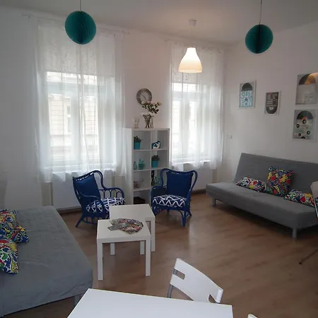 New Large In The Centre * Praga